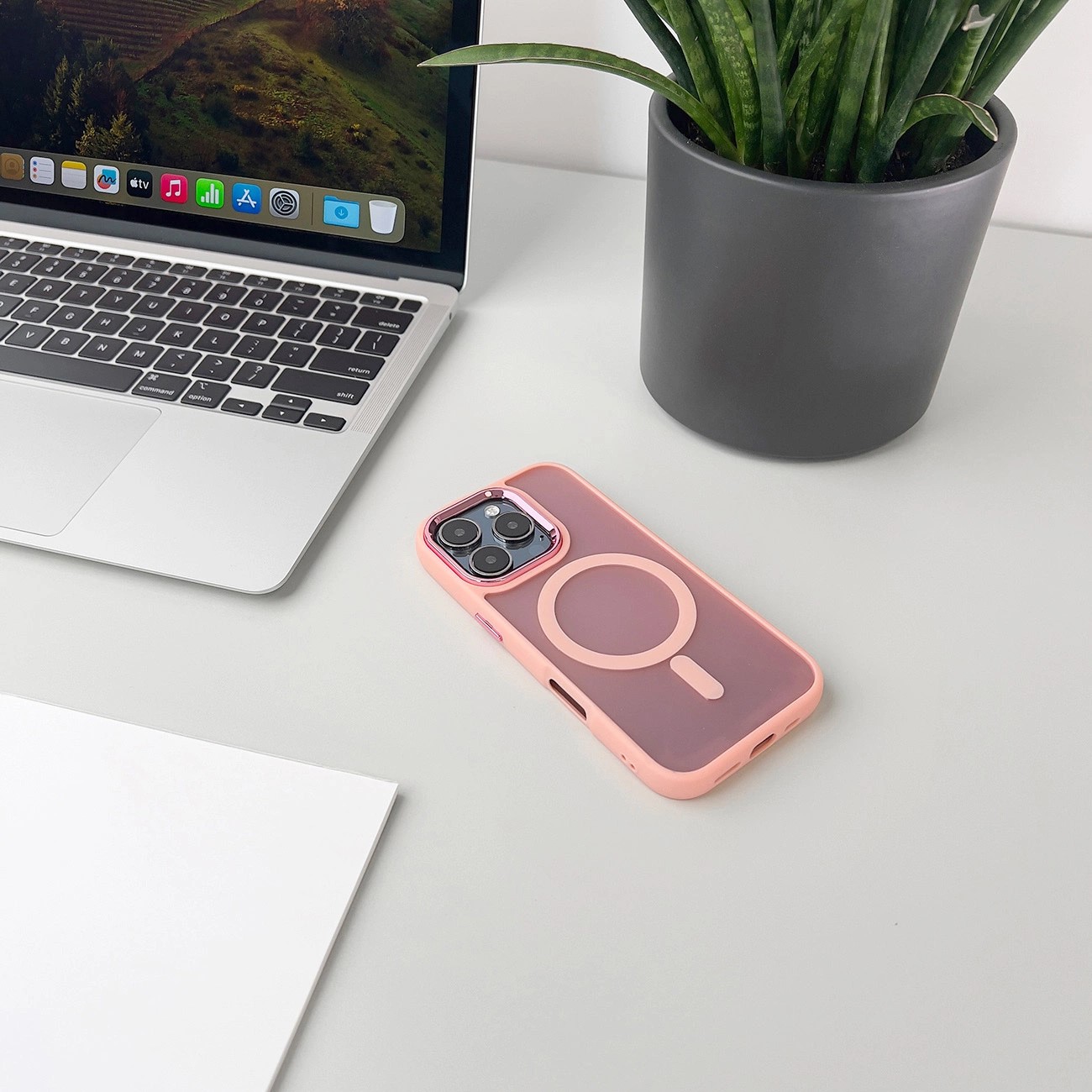 Husa Magnetica Mata Iphone 16 Plus Magsafe -Roz - 1 | YEO